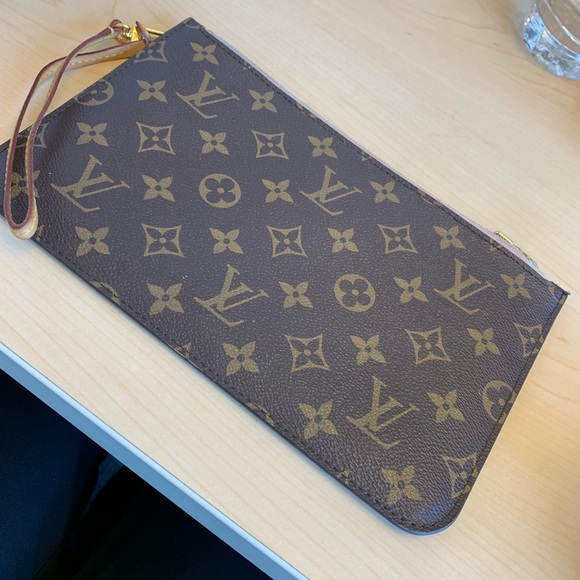 Louis Vuitton Monogram pouch MM size - Picture 6 of 8